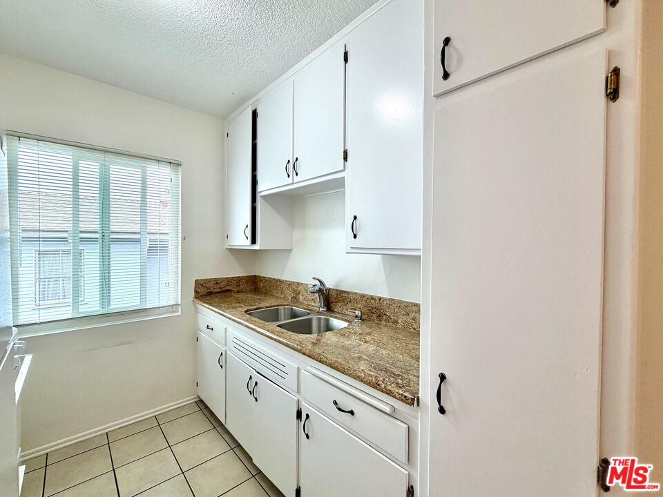 1346 S Cochran Ave Unit: 7