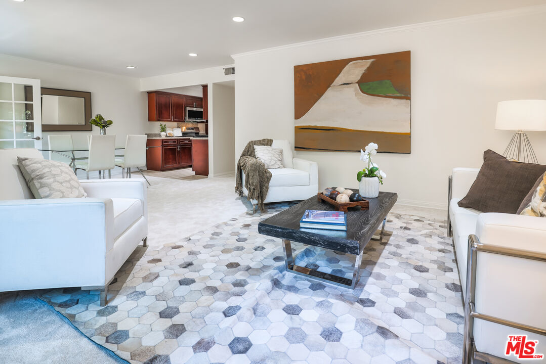 6700 Hillpark Dr Unit: 204