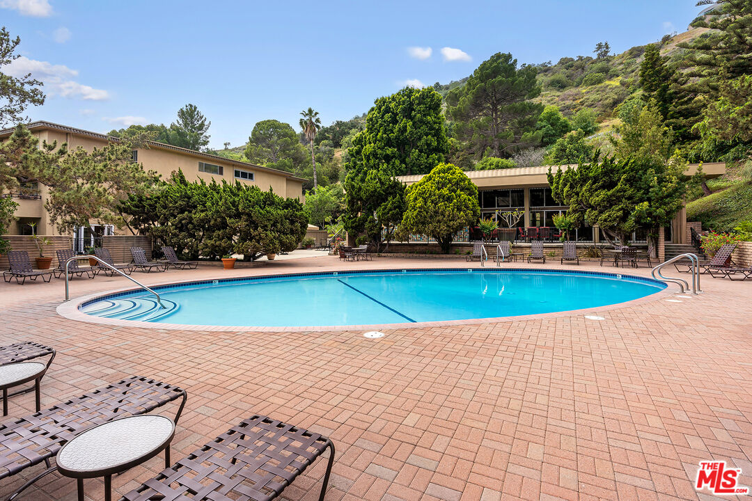 6700 Hillpark Dr Unit: 204