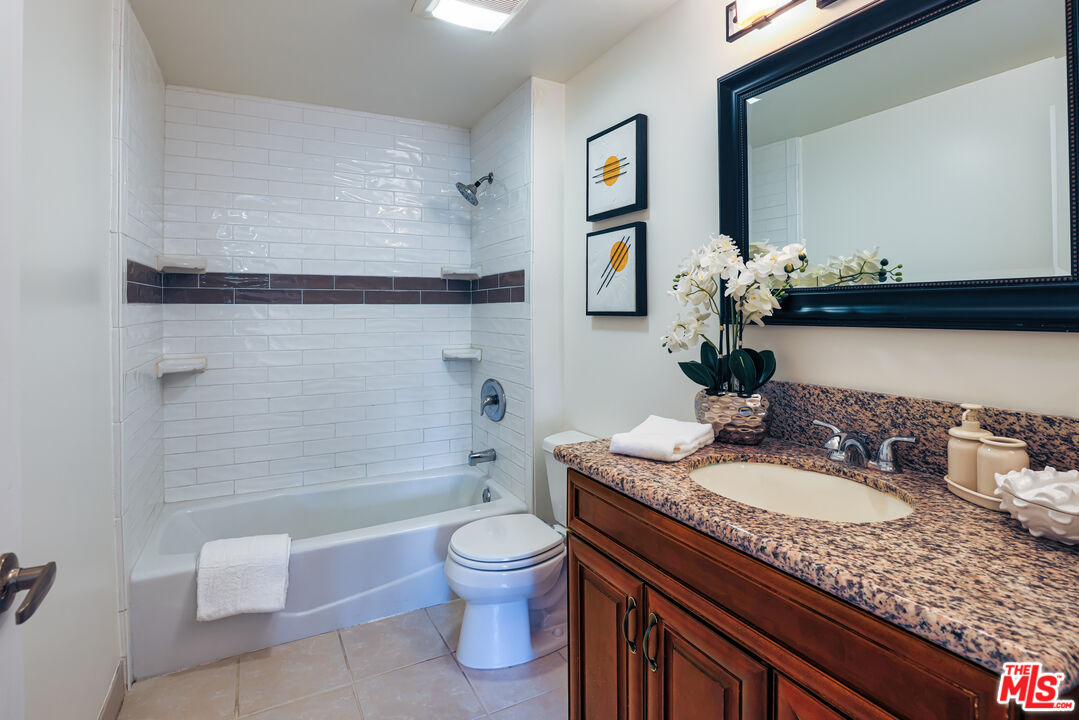 6700 Hillpark Dr Unit: 204