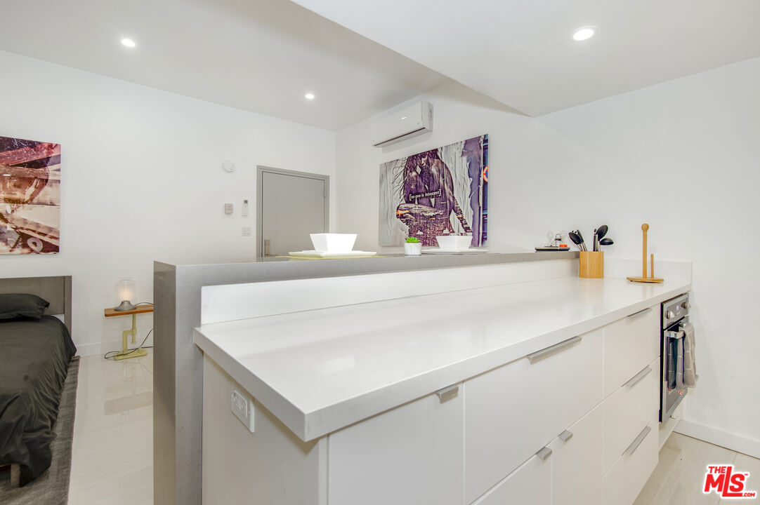 508 N Kings Rd Unit: 5