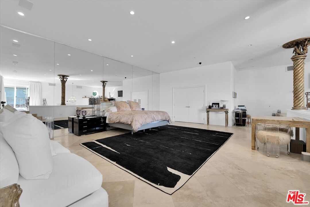 1300 Summitridge Dr