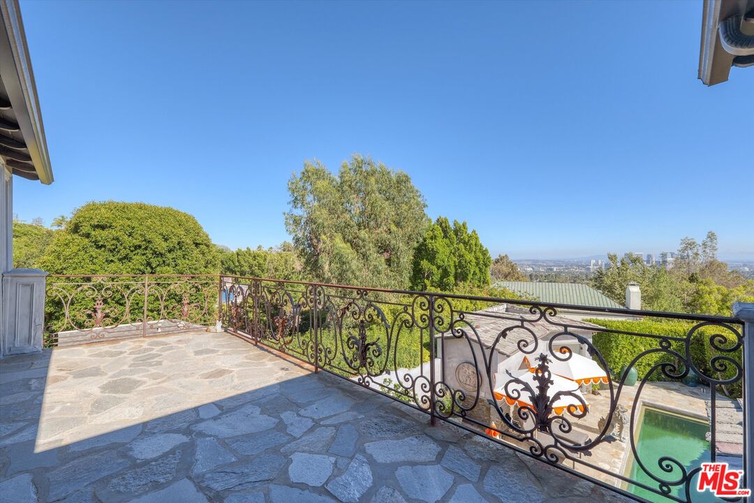 1300 Summitridge Dr