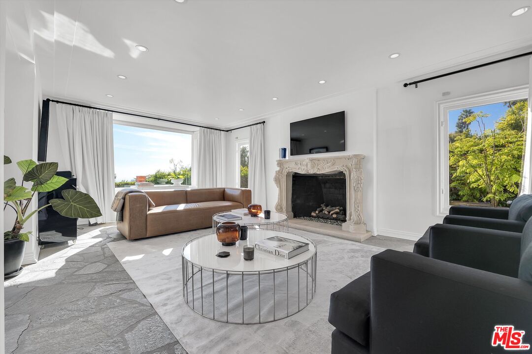 1300 Summitridge Dr