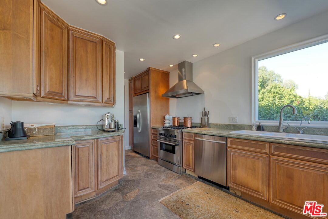 1300 Summitridge Dr