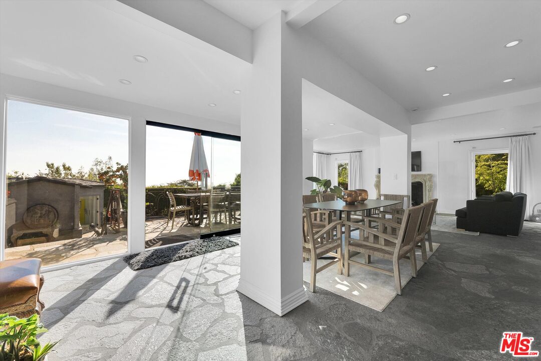 1300 Summitridge Dr
