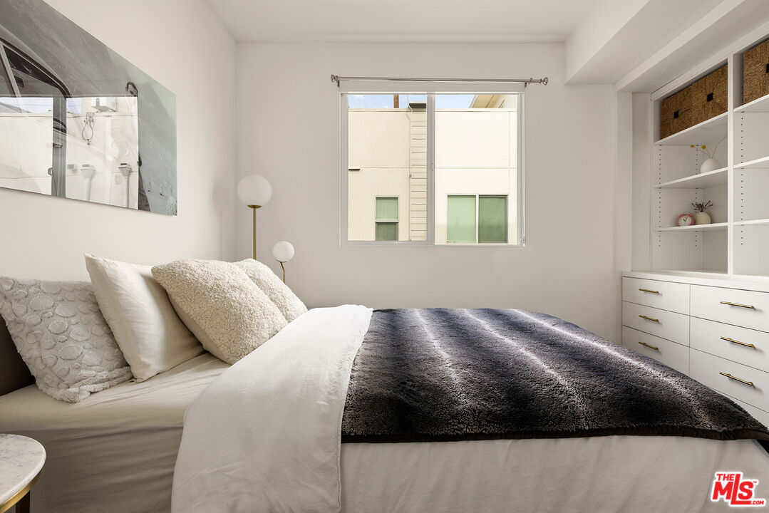 6074 W Studio Ct