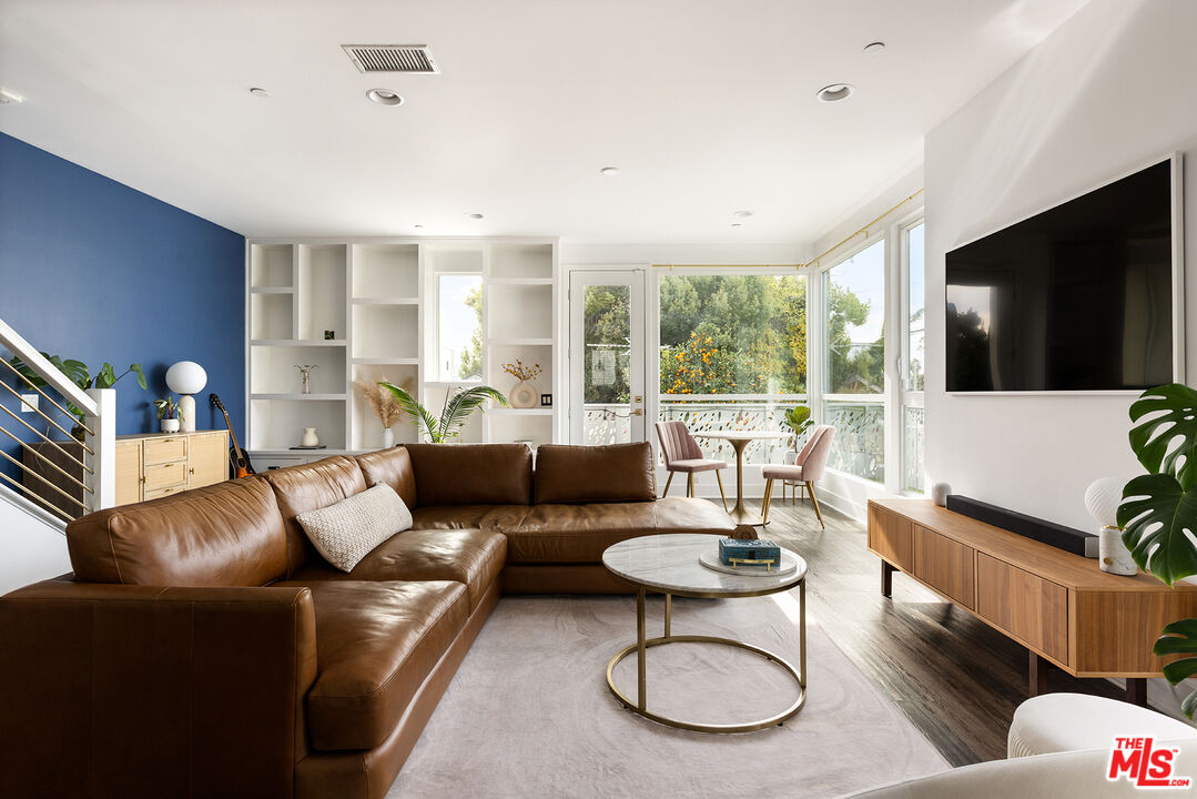 6074 W Studio Ct