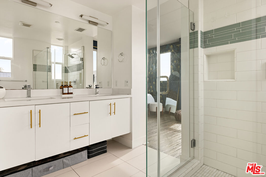 6074 W Studio Ct