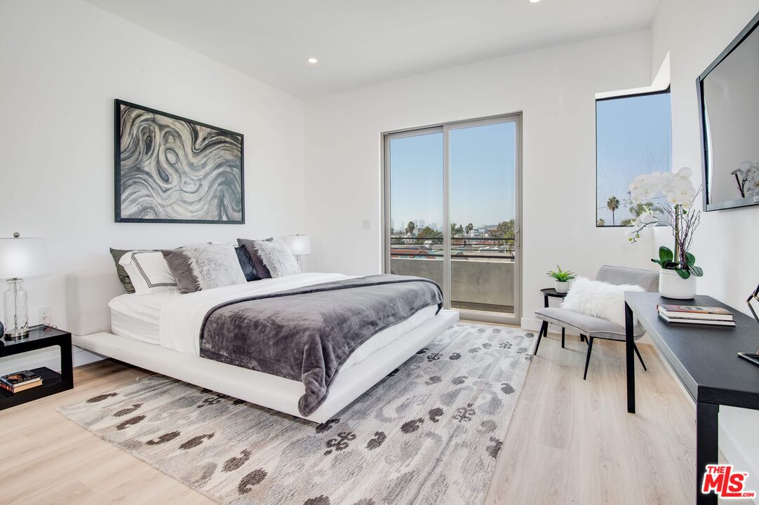 361 N Genesee Ave Unit: 4