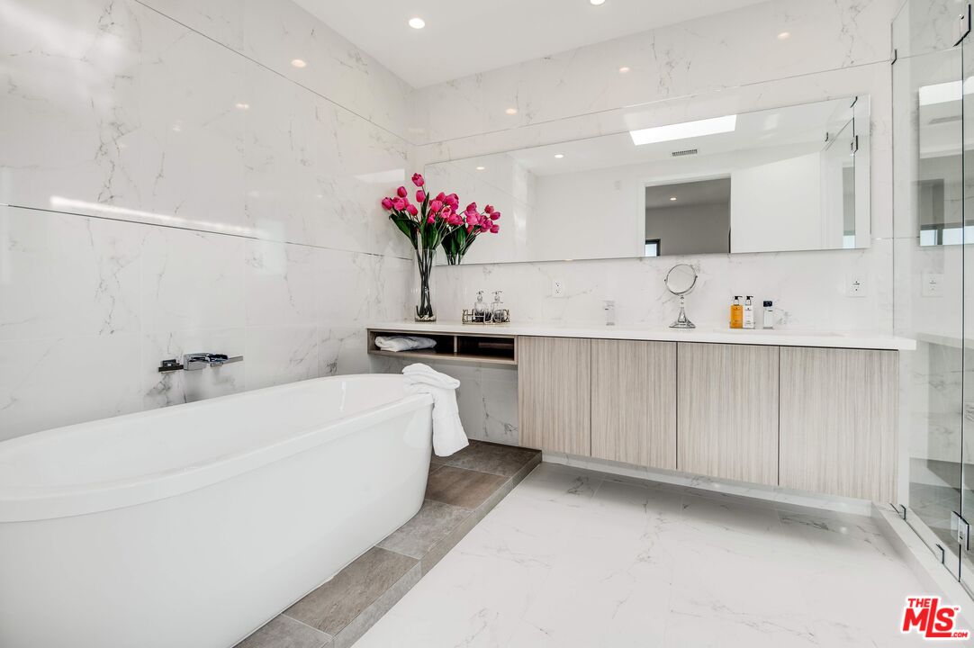 361 N Genesee Ave Unit: 4