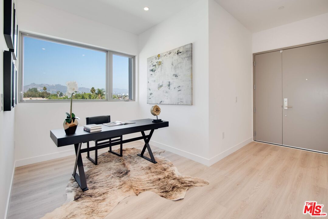 361 N Genesee Ave Unit: 4