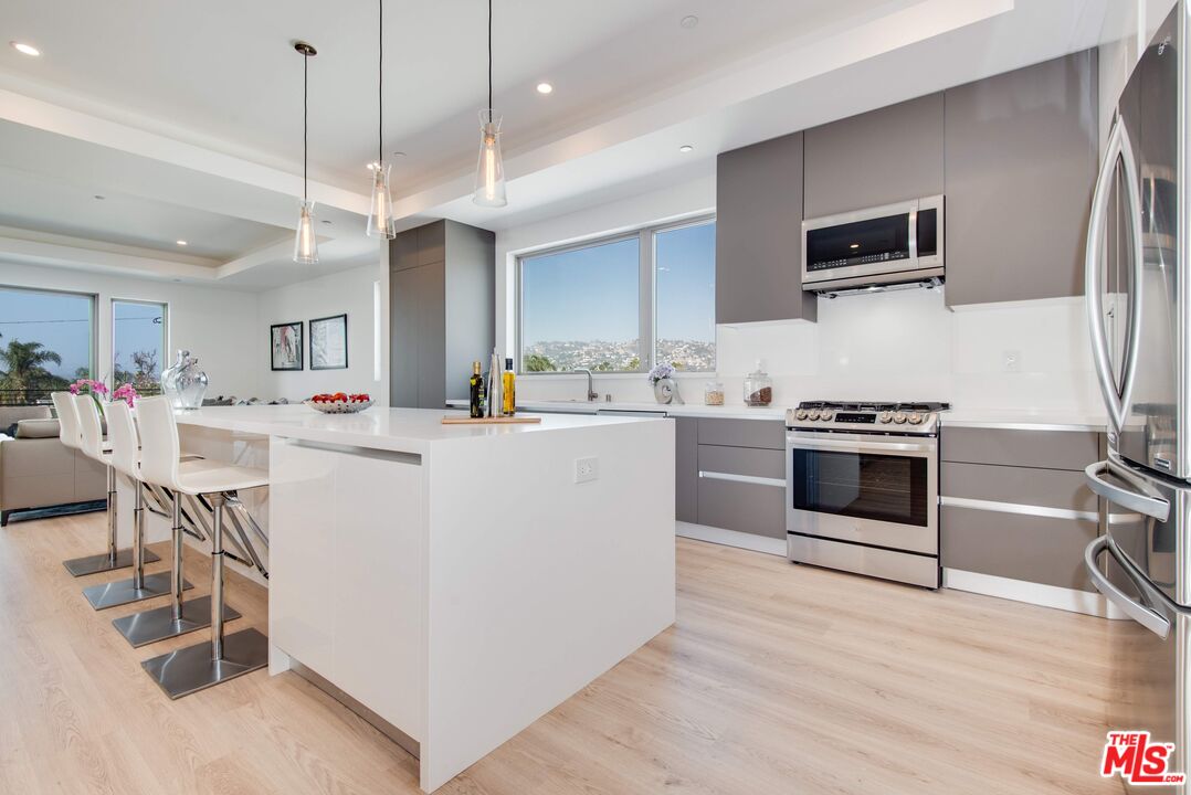 361 N Genesee Ave Unit: 4