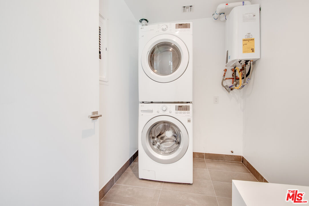 361 N Genesee Ave Unit: 4