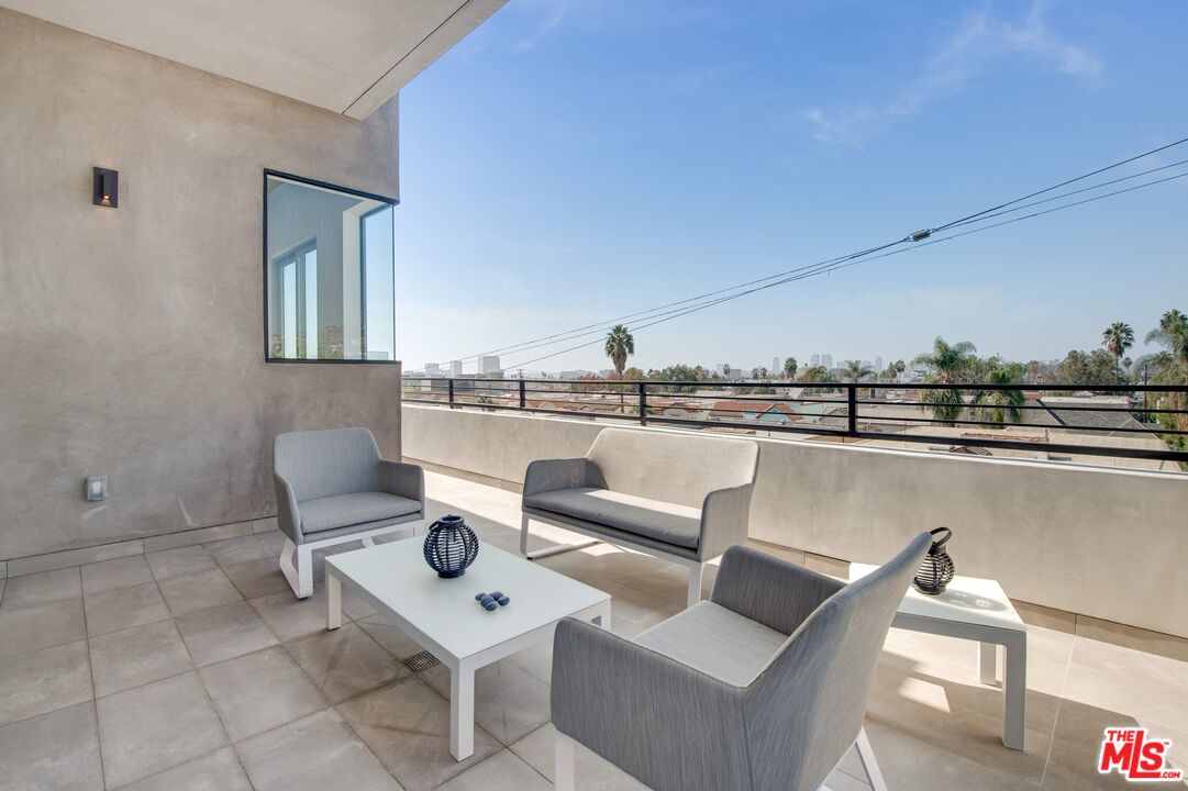 361 N Genesee Ave Unit: 4