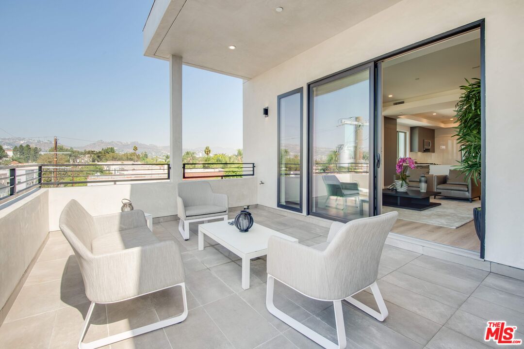 361 N Genesee Ave Unit: 4