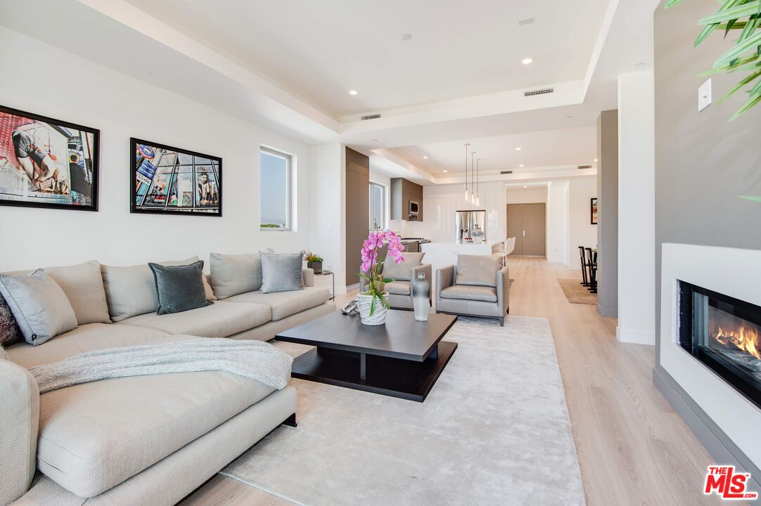 361 N Genesee Ave Unit: 4