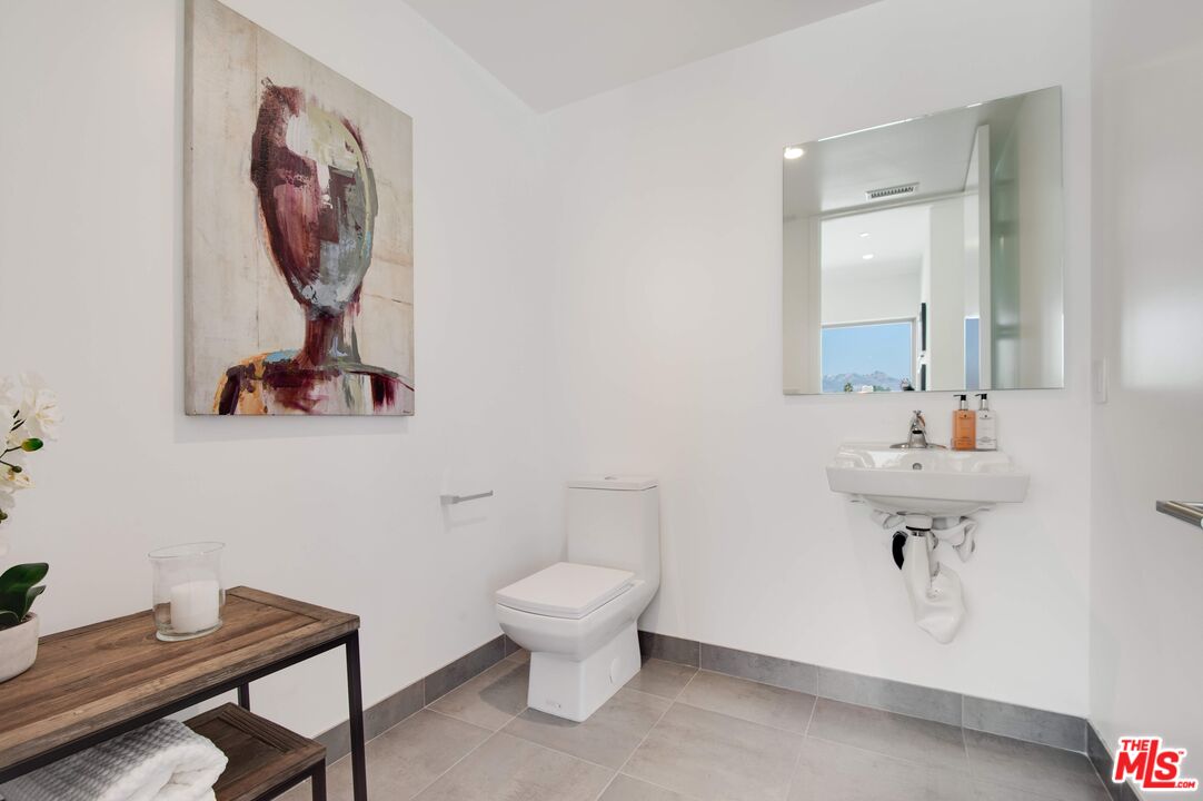 361 N Genesee Ave Unit: 4