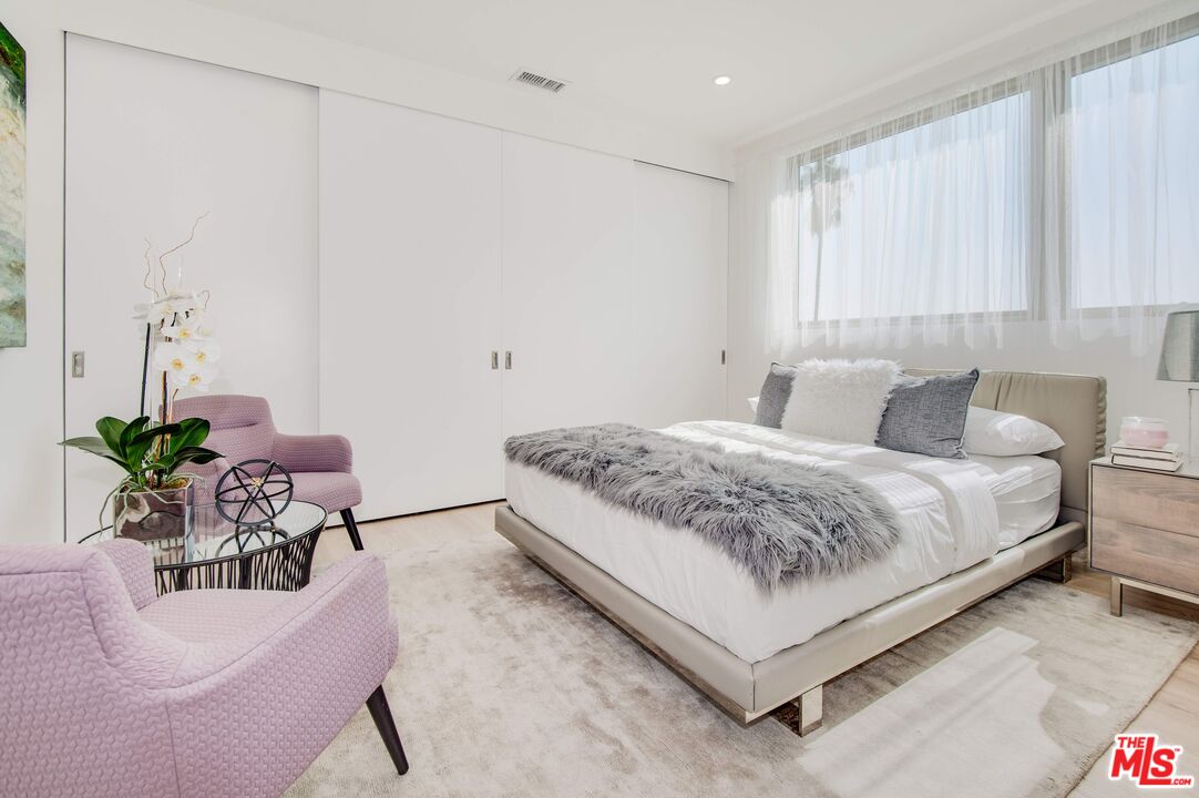 361 N Genesee Ave Unit: 4