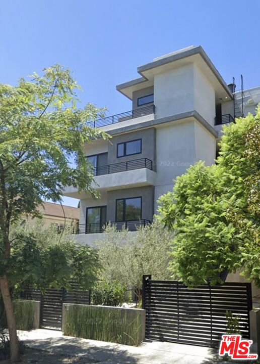 361 N Genesee Ave Unit: 4