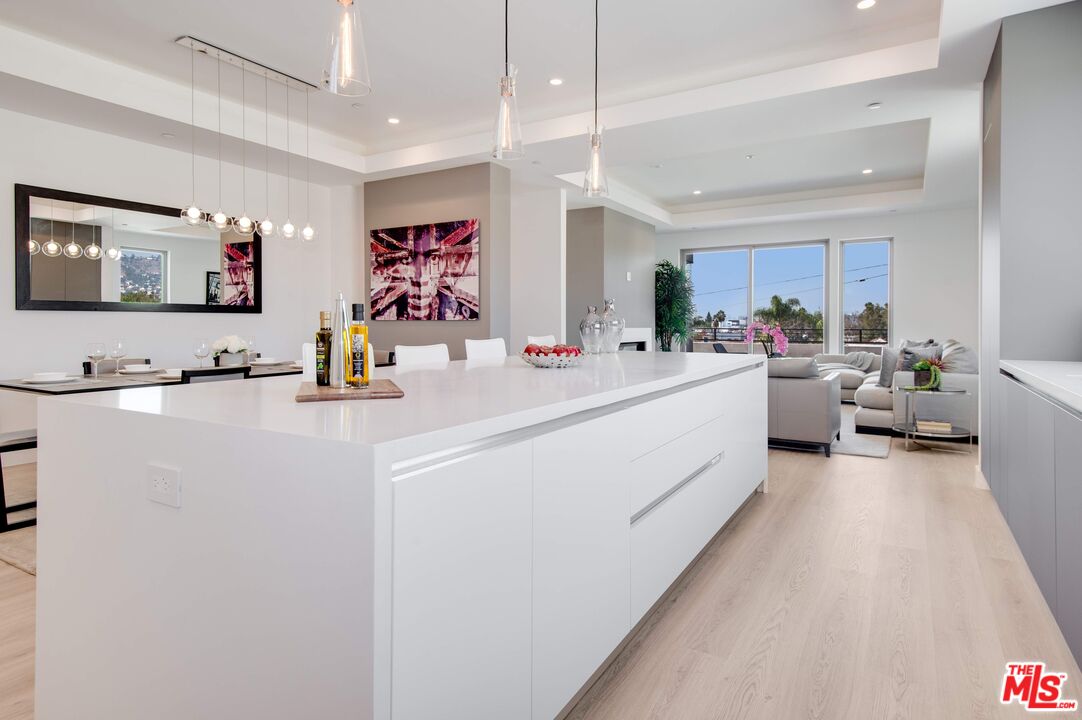 361 N Genesee Ave Unit: 4
