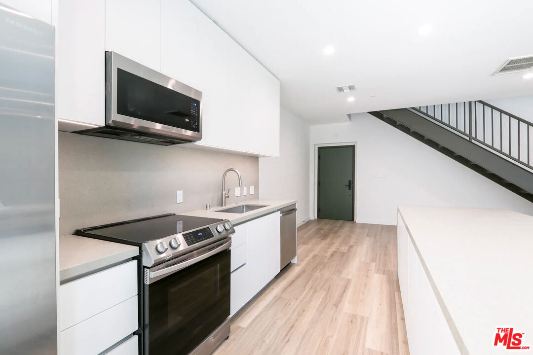 829 Larrabee St Unit: 103