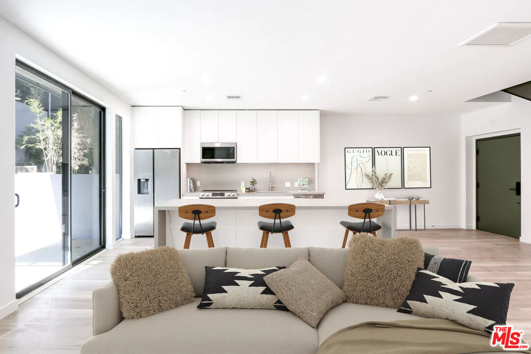 829 Larrabee St Unit: 103