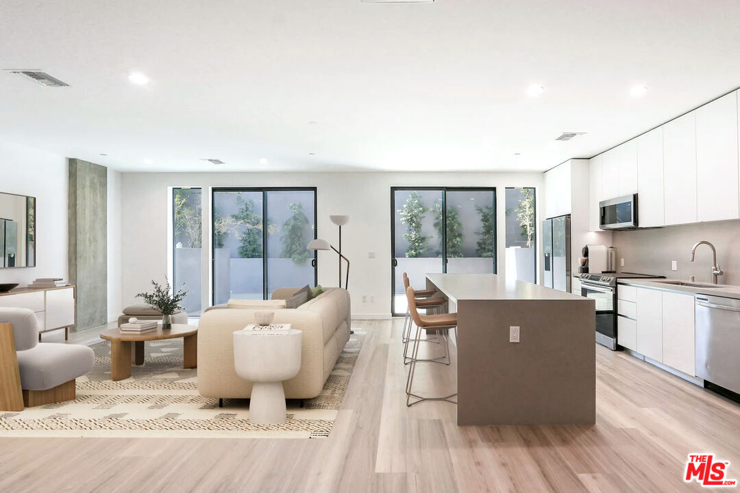 829 Larrabee St Unit: 103