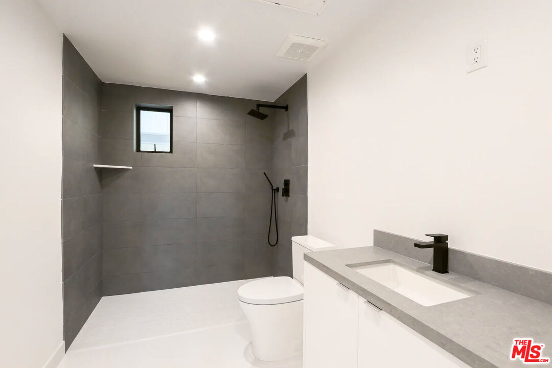 829 Larrabee St Unit: 103