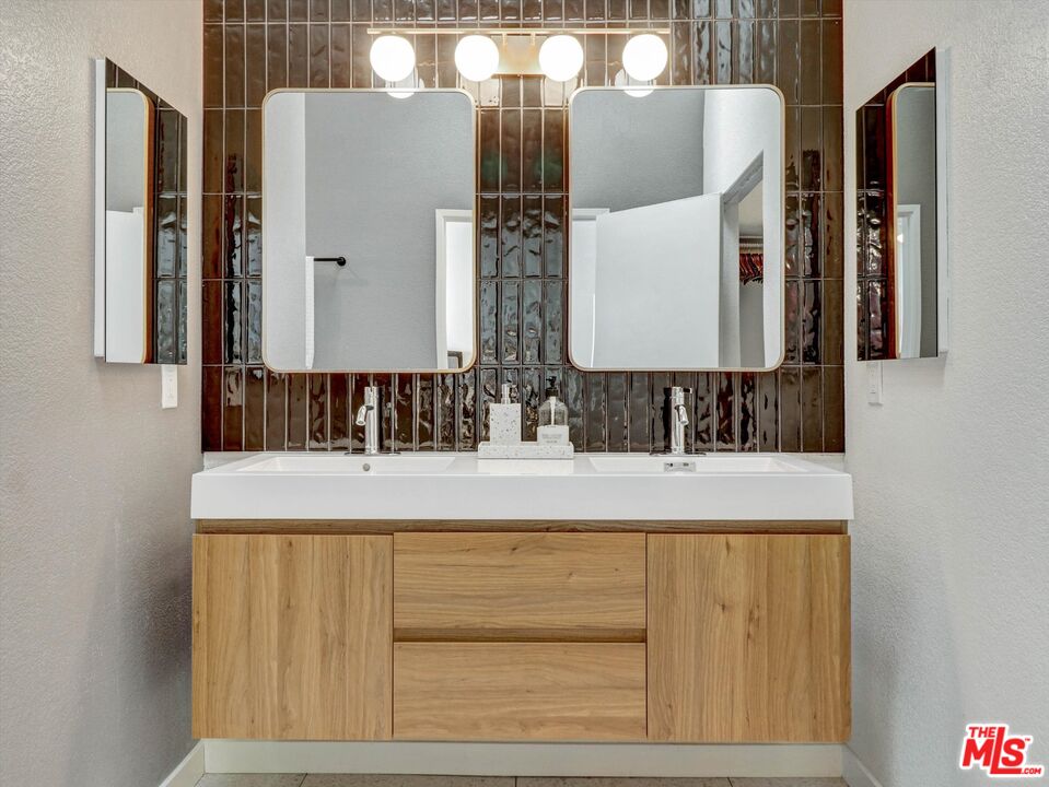 68725 Tachevah Dr