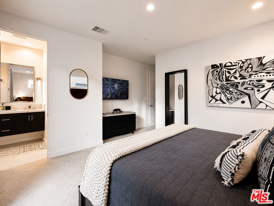 2693 Paragon Loop