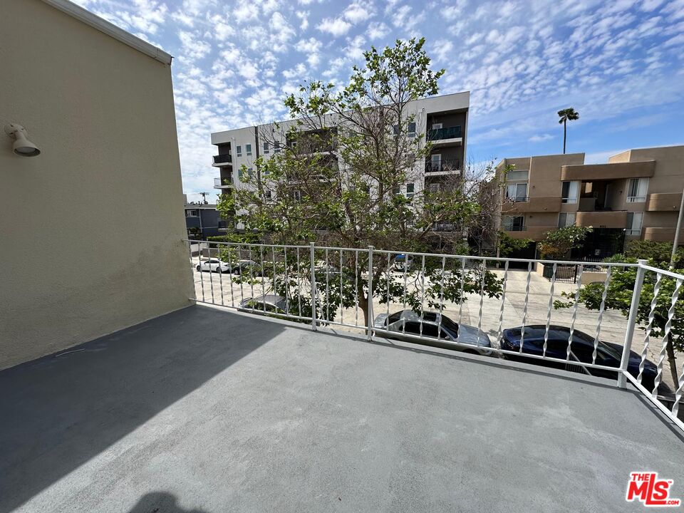856 S Gramercy Pl