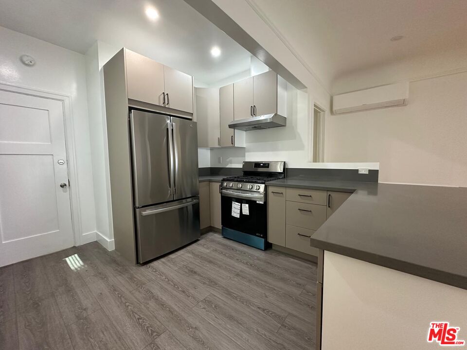 856 S Gramercy Pl