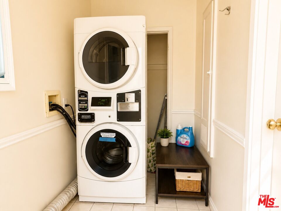 9945 Robbins Dr Unit: 102