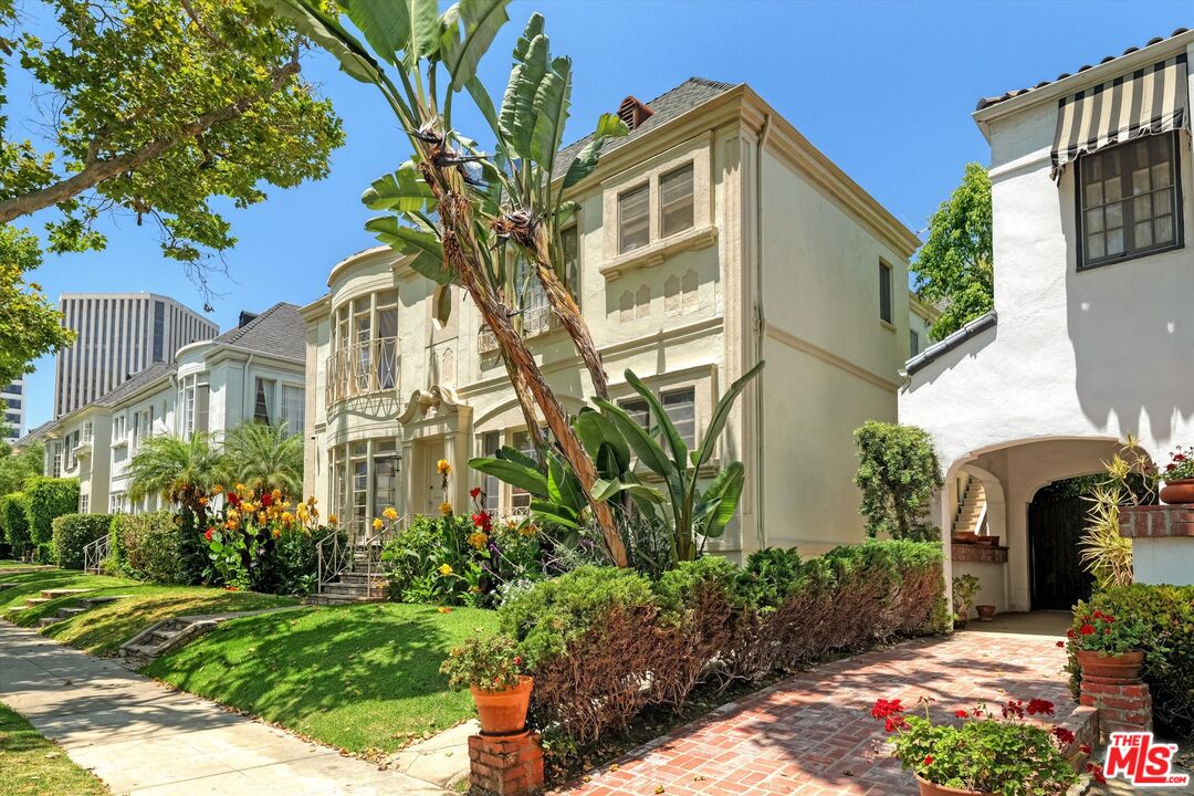 9945 Robbins Dr Unit: 102