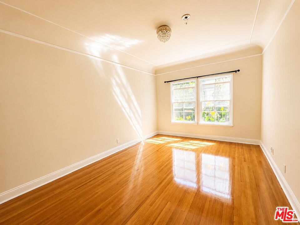 9945 Robbins Dr Unit: 102
