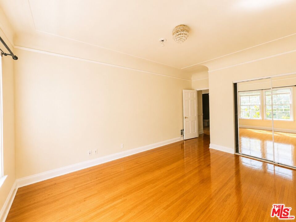9945 Robbins Dr Unit: 102