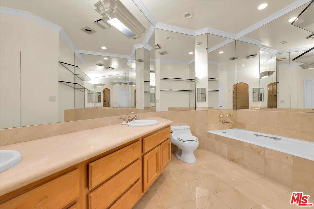 128 N Swall Dr Unit: PH6