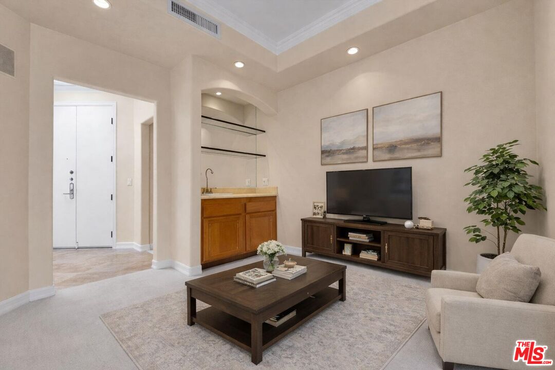 128 N Swall Dr Unit: PH6