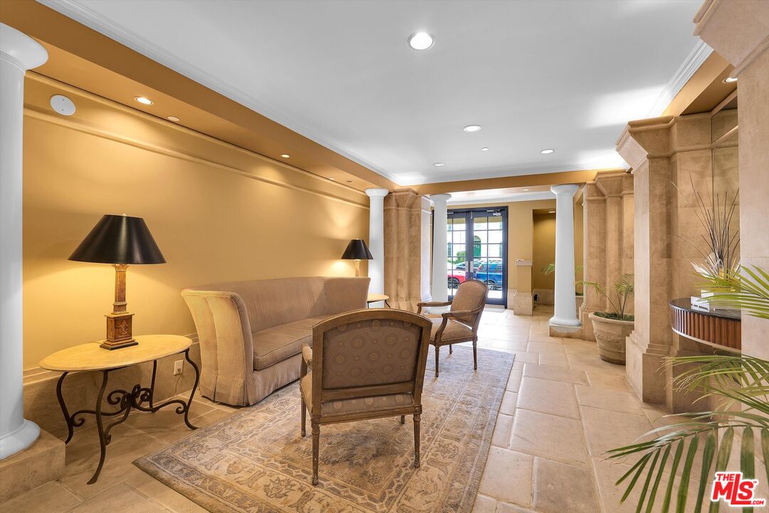 128 N Swall Dr Unit: PH6