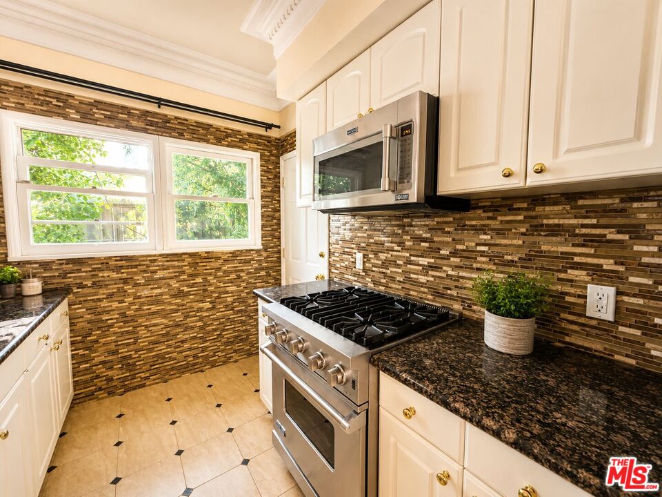 9945 Robbins Dr Unit: 102