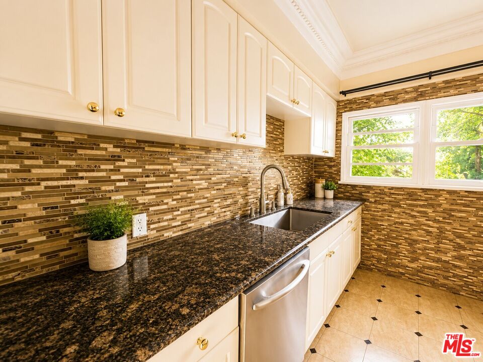 9945 Robbins Dr Unit: 102