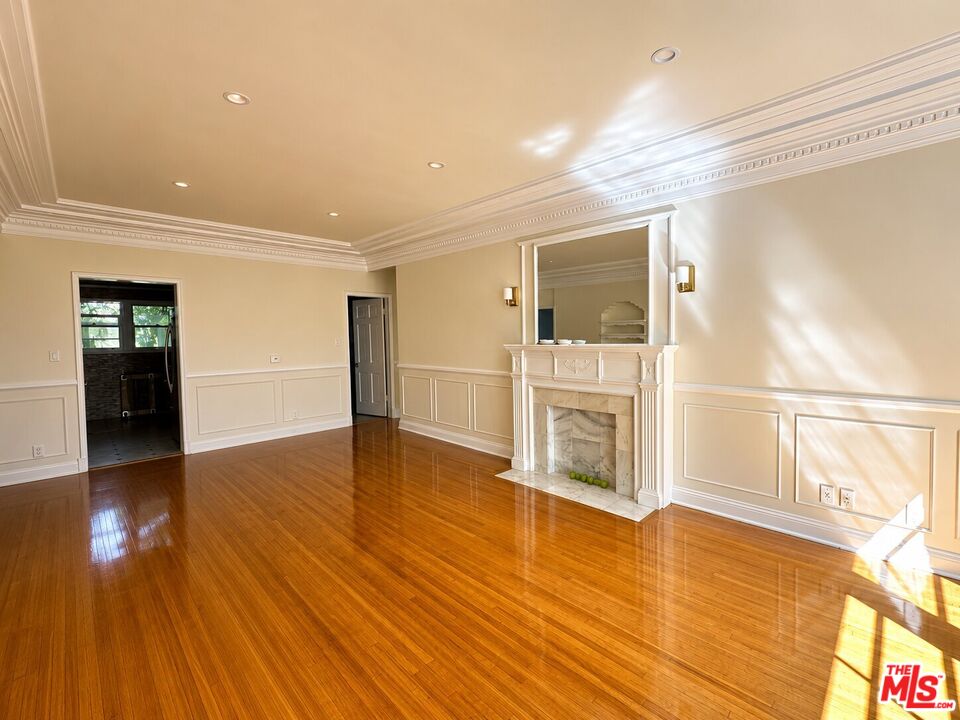9945 Robbins Dr Unit: 102