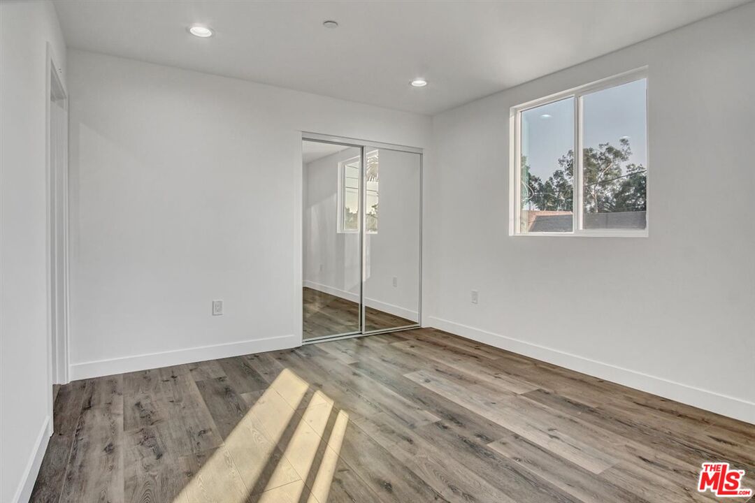 2421 S Cochran Ave