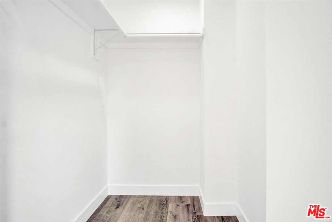 2421 S Cochran Ave