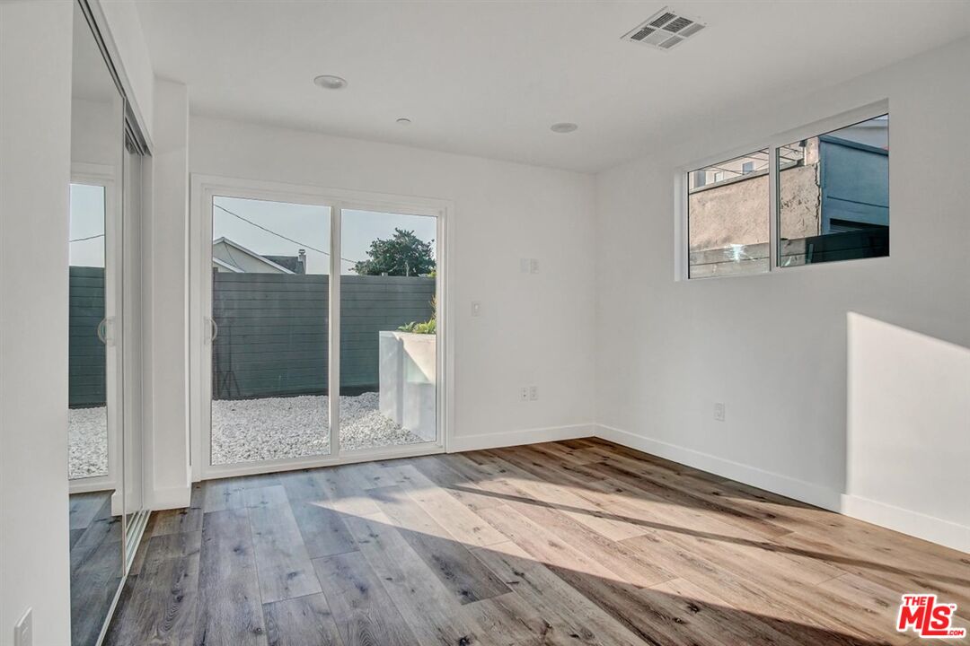 2421 S Cochran Ave