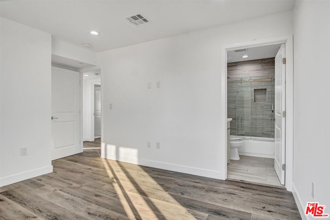 2421 S Cochran Ave