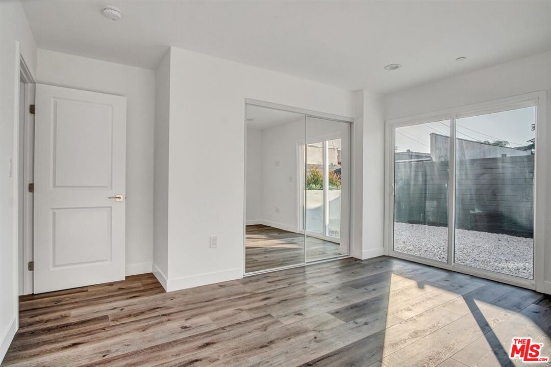 2421 S Cochran Ave