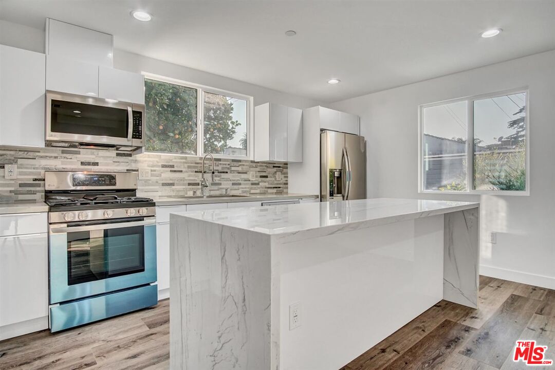 2421 S Cochran Ave