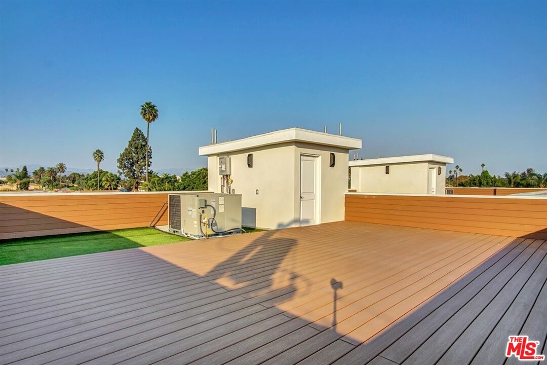 2421 S Cochran Ave